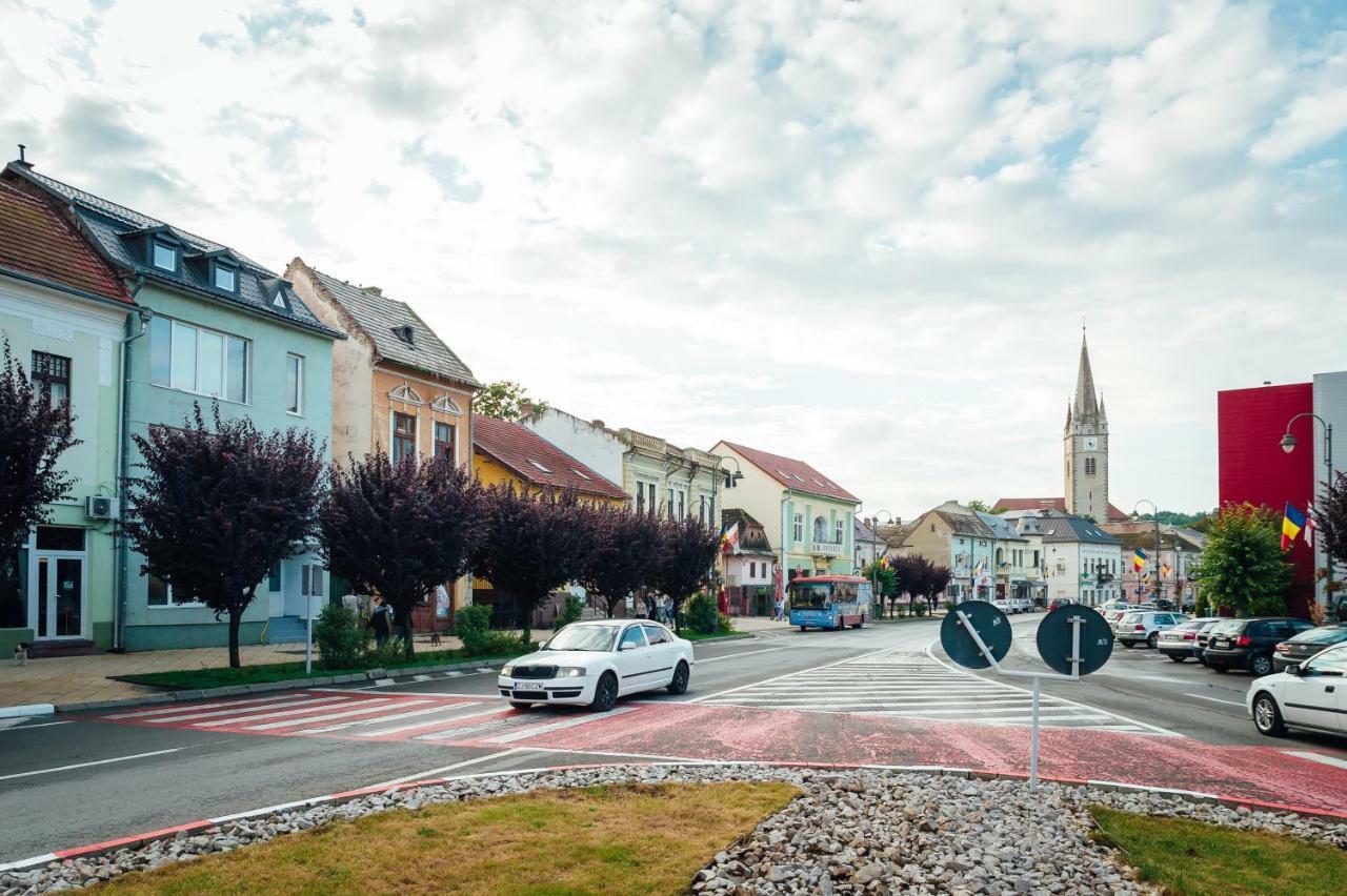 Belle View Apart Hotel Turda Bagian luar foto